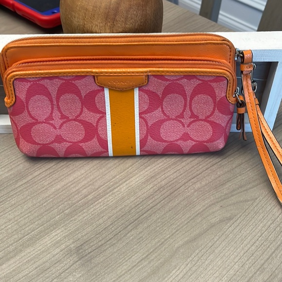 Coach Handbags - Coach wristlet